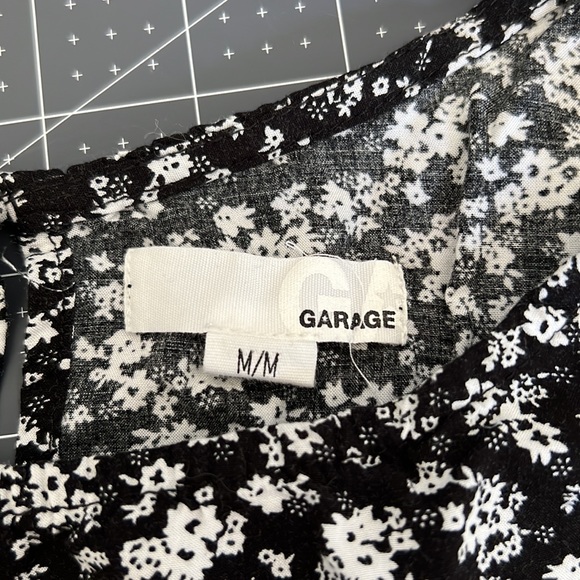 Garage Open Back High Neck Black and White Floral Sleeveless Top Women’s US M - Picture 6 of 6